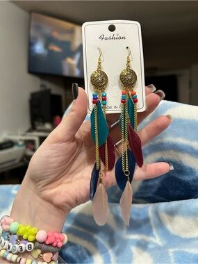 Boho Feather Dangle Earrings Gold Tone Multicolor Beaded Dreamcatcher Style